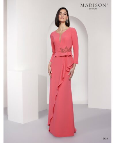 Vestido madrina rosa coral con bordados Modelo 2624 en rosa coral con escote en V y bordados en la cintura. Dulzura y estilo para madrinas en bodas de día.