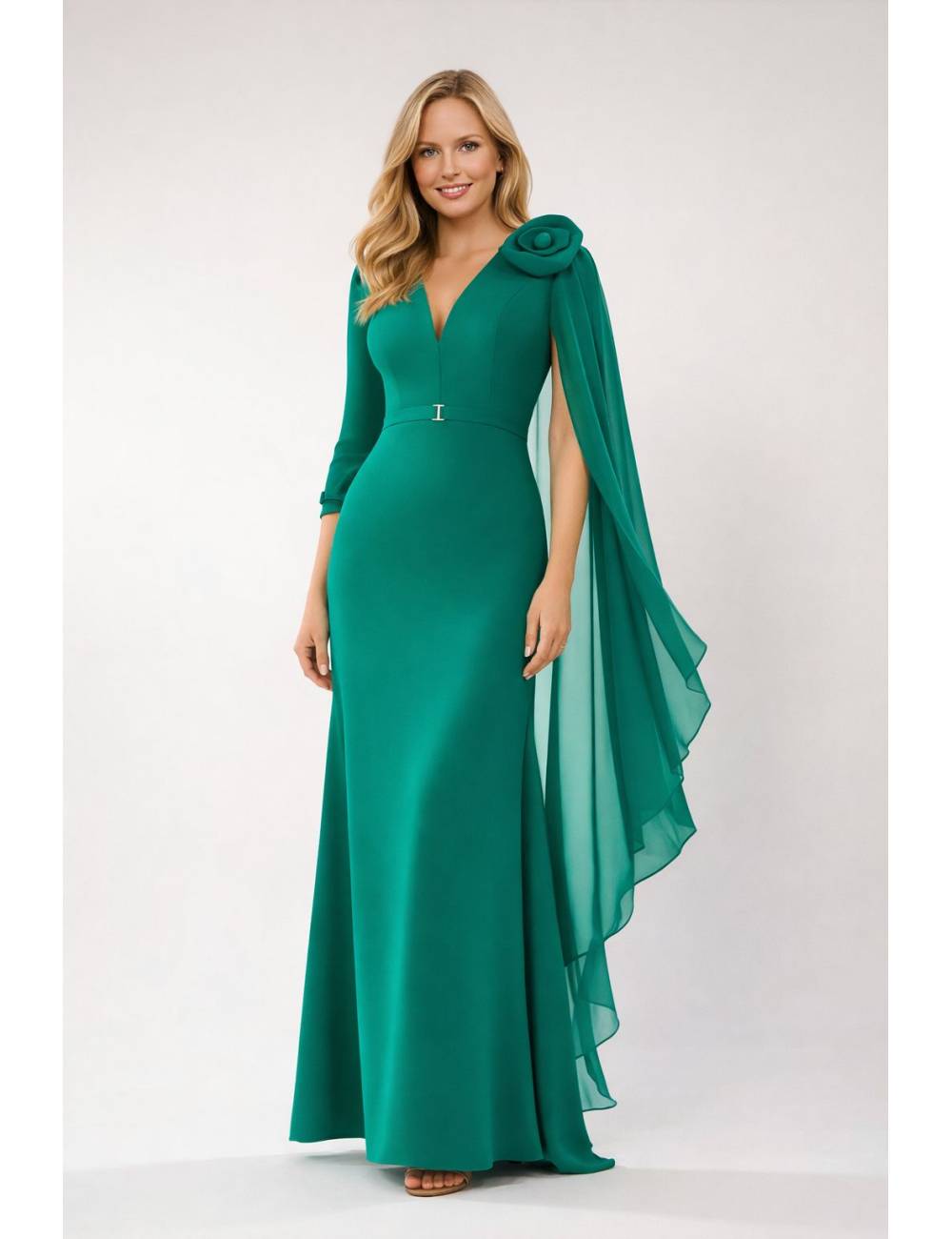 MOD.806 NATI JIMENEZ Vestido largo de ensueño con un diseño que combina elegancia y feminidad a la perfección. Encanto en cualquier evento especial.